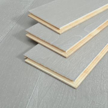 Parquet en noyer d&#39;ingénierie brossé gris à planches larges