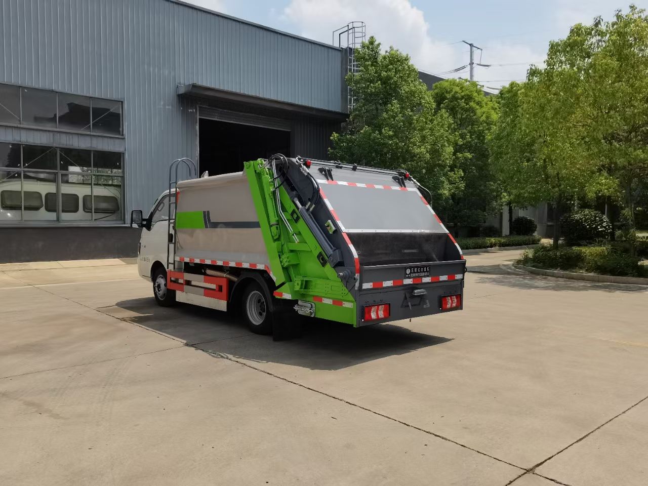 Manufacturers of small garbage compactors