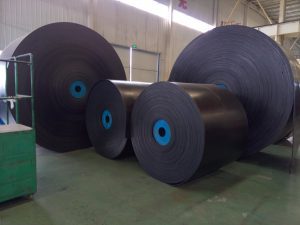 What is an oil-resistant conveyor belt?