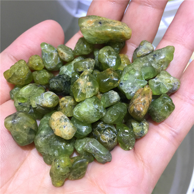 100g Natural Stone Olivine Rock Crystal Tumbled Stone Green Crystal Healing Specimen Minerals Home Desk Aquarium Decoration