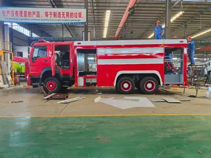 Water and Foam Fire Truck Fire Fighting Equipment