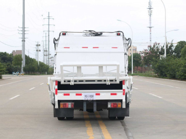 Isuzu 8cbm Rear Loader waste Bin Refuse Truck