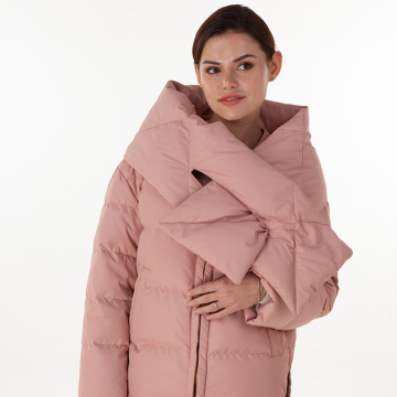 Chaqueta de plumón rosa con cuello caído