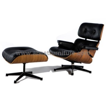 Ottomano ed Eames Lounge Chair