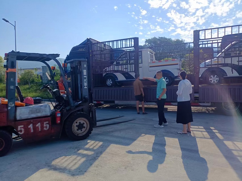 Delivering on a Commitment to Service and Supporting the Real Economy: Linli Auto Successfully Delivers Duty Vehicles to Renhe Logistics