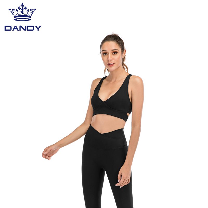 Qiz vaginadan oq suyuqlikni onanizm qiladi