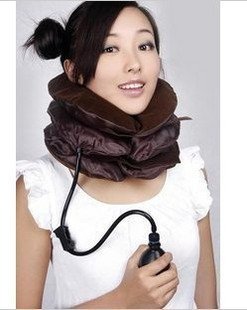 Portable neck traction device