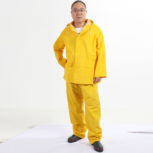 PVC polyester Rainsuit màu vàng 2 miếng có thể thêm dải phản quang