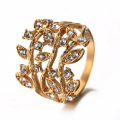 Χρυσό δαχτυλίδι διαμαντιών φύλλων γυναικών