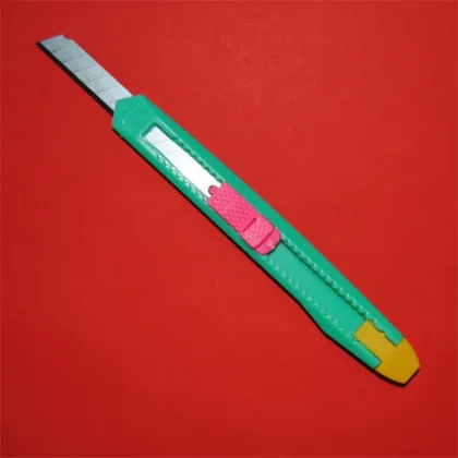 cheap Plastic retractable safety cutter knife ,art knife