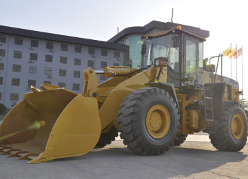 SEM656D รถบรรทุกล้อหนักสำหรับหิน CUMMINS Engine