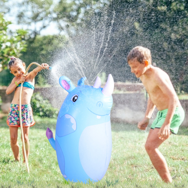 Aufblasbares Nashorn -Sprinkler im Freien im Freien im Freien