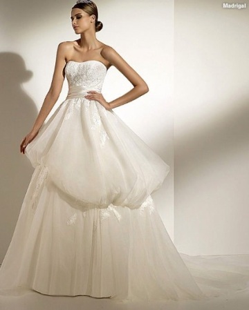 Ball Gown Sweetheart Strapless Chapel Train Organza Appliques Ribbons Wedding Dress