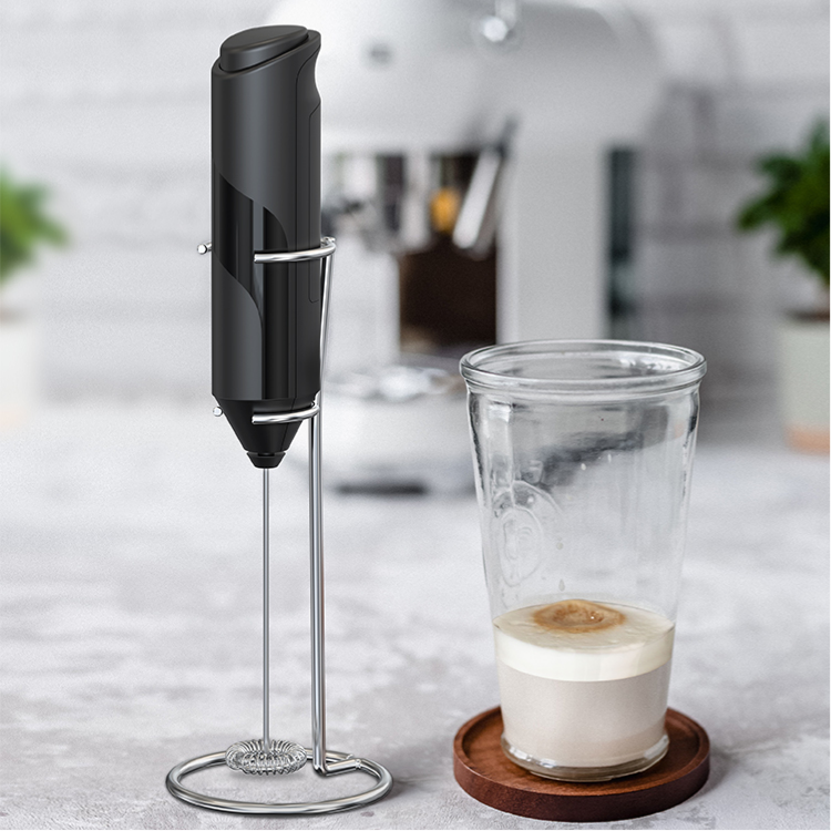 Frother de leite de indução com misturador de bebidas em suporte