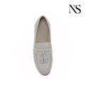 Mocasines beige elegantes para un estilo atemporal