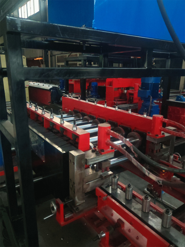 Automatic Ribbed Cover Plate Production Machine