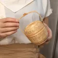 Ręcznie tkany mini bambusowy kosz do przechowywania z pokrywką