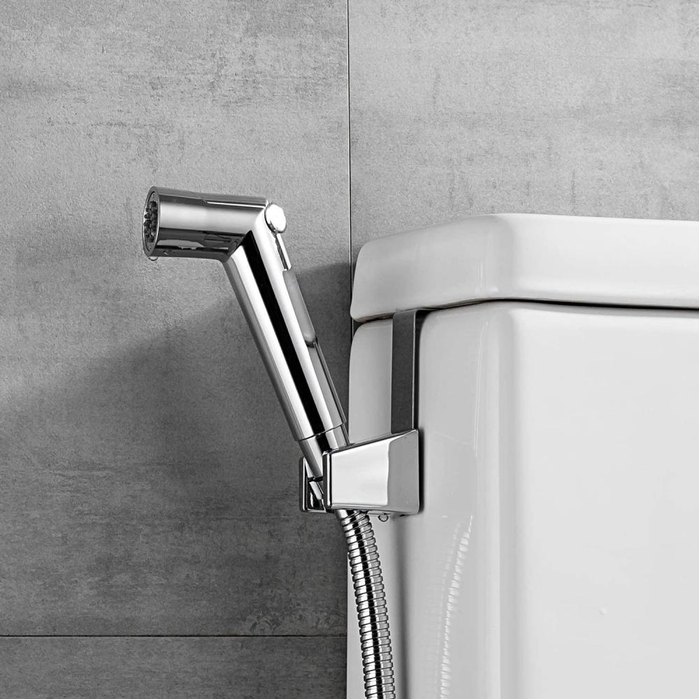 Sienoje pritvirtintas senovinis žalvario „Shattaf Bidet“ dušo purkštuvas