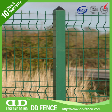 Vinyl coated welded wire mesh fencing