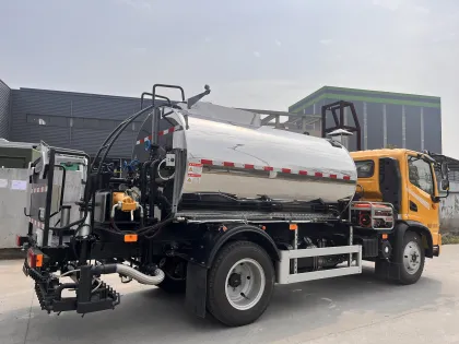 Asphalt Paver Distributor Truck Machinery