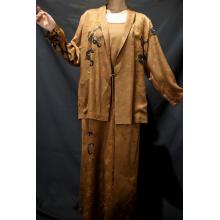 traje de cuerpo de manga larga marrón