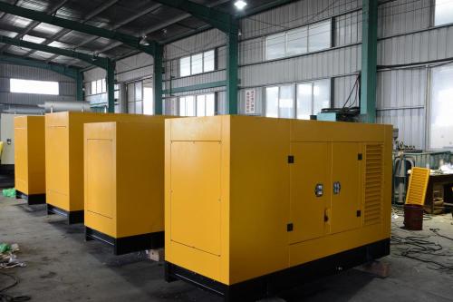 Diesel Generator dengan tipe Doosan Diesel Engine suara-bukti dan Stamford Alternator Brushless jenis