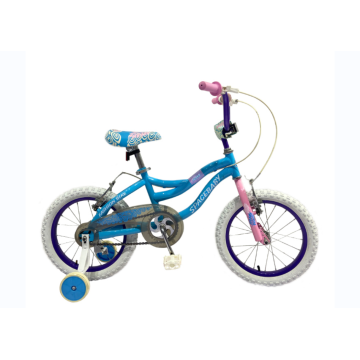 Kuum müümine odavate laste jalgrattaga 4 -aastane