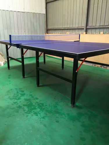 Table de tennis de table pliante simple