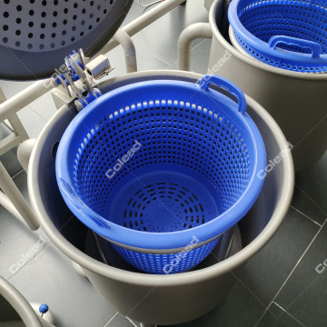 Manual fruit and vegetable washing machine with basket