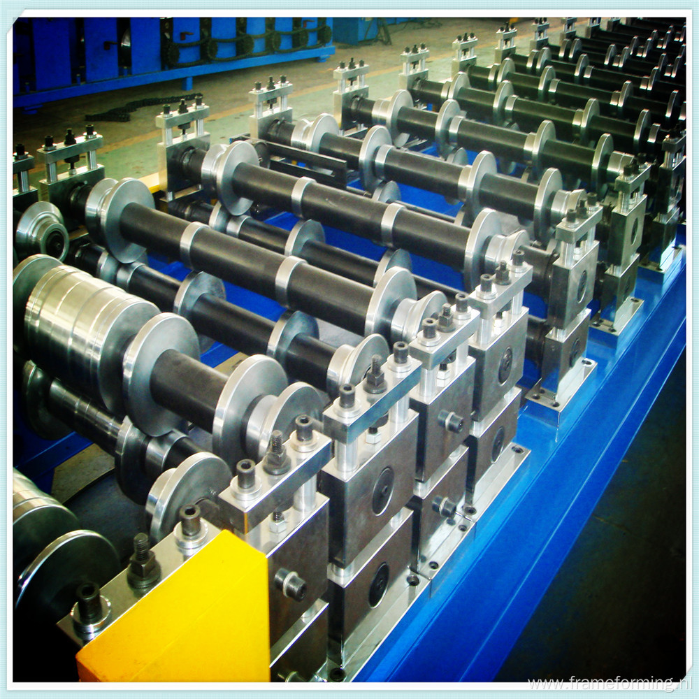 Colored steel sheet rolling machine