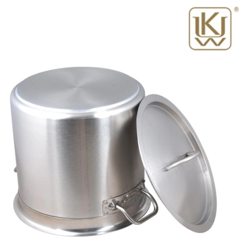 Stainless steel soup pot with three-layer design