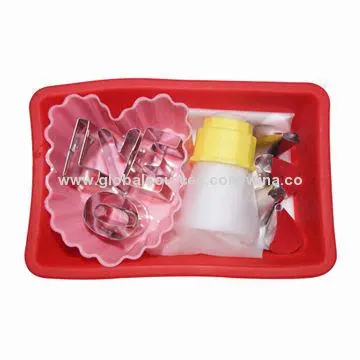 Silicone cake mold for cake bake ware