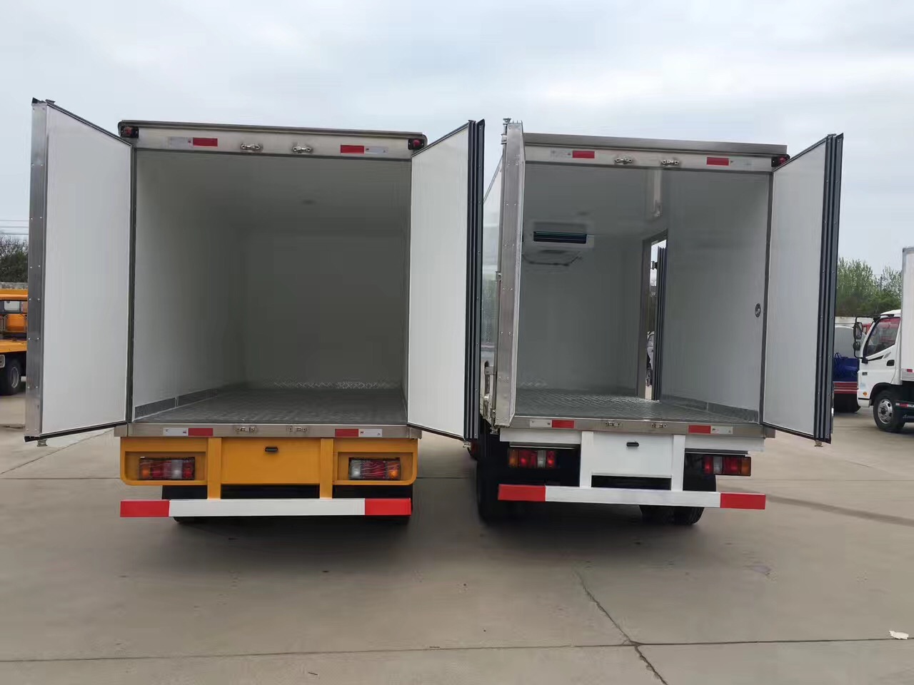 ISUZU 98hp diesel light duty refrigerator unit truck