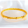 Brazalete de titanio retorcido de acero de lujo