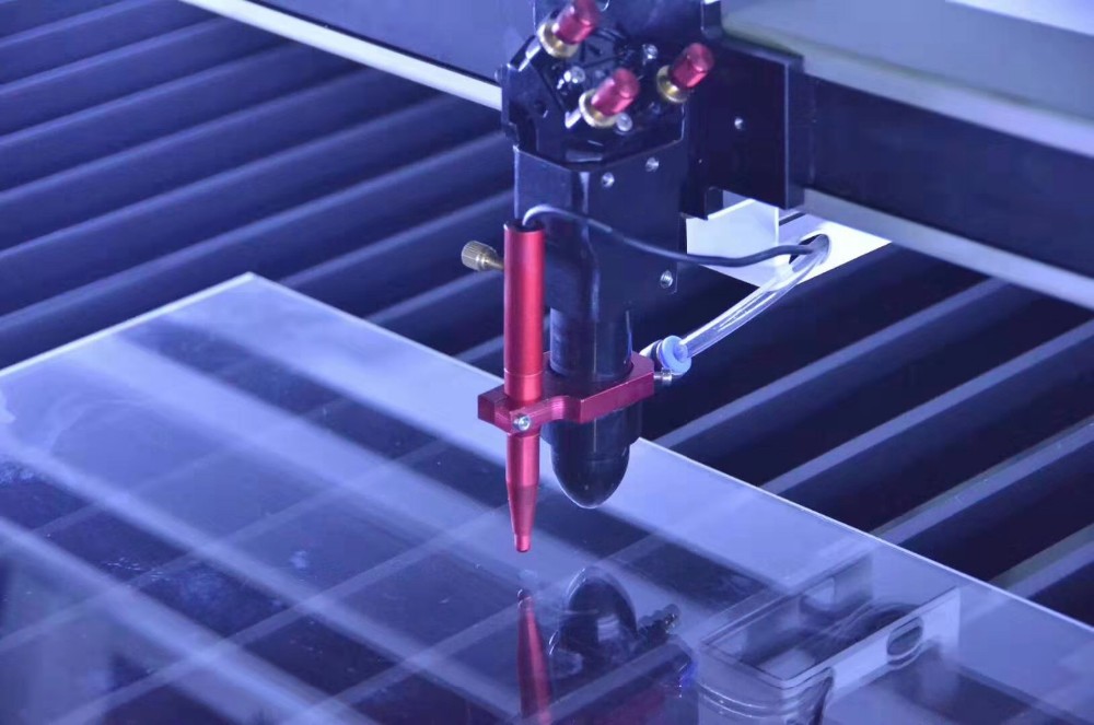 Станок для лазерной резки с CO2 IN-CL130