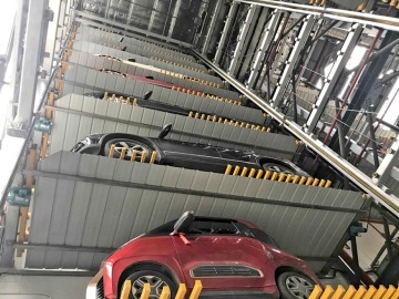 Comb type vertical lifting tower parking system