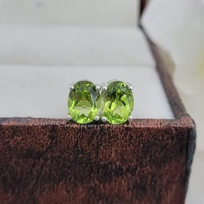 Exquisite Green Peridot Solitaire Simplicity Stud Earrings