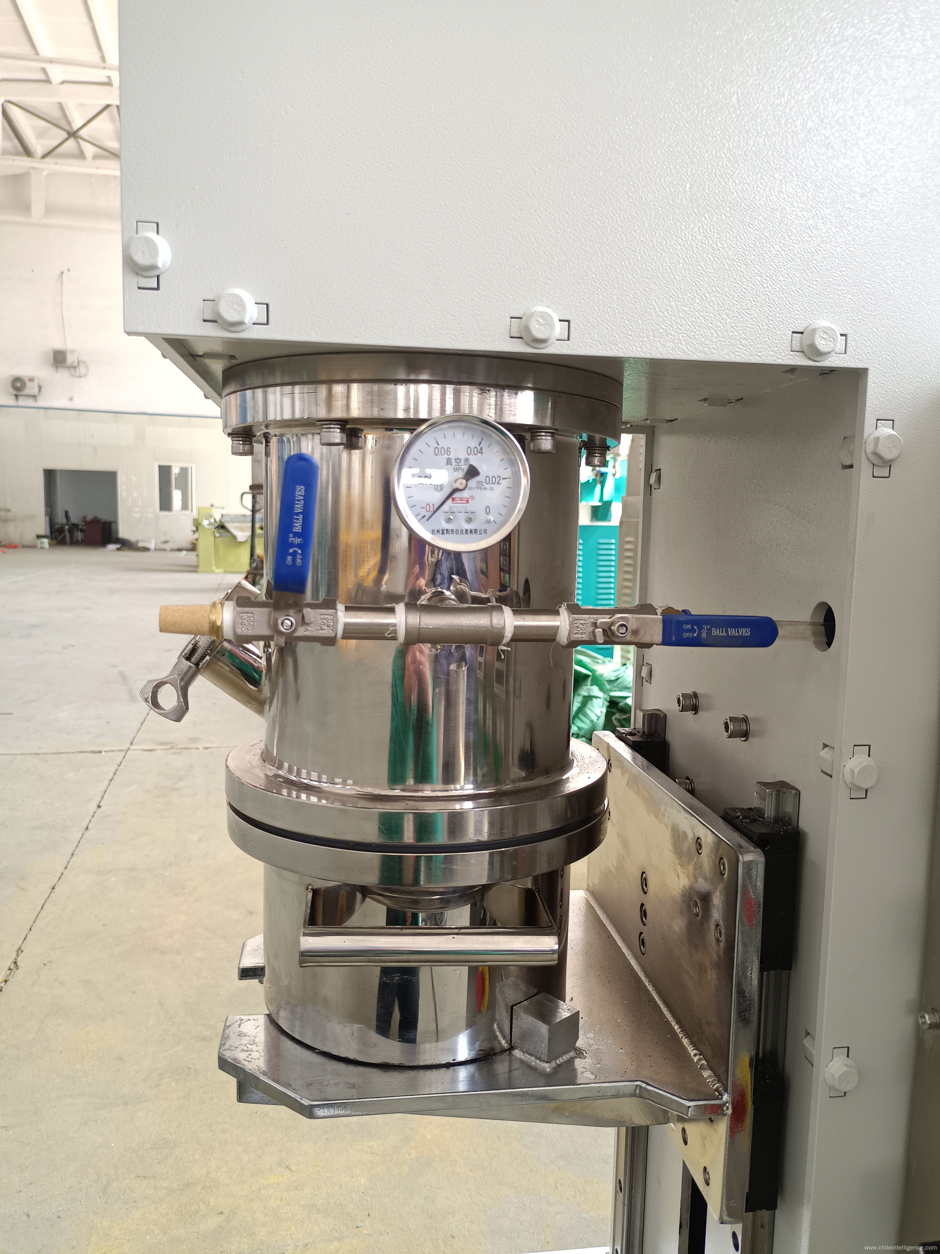 Double planetary mixer used for liquid mixing