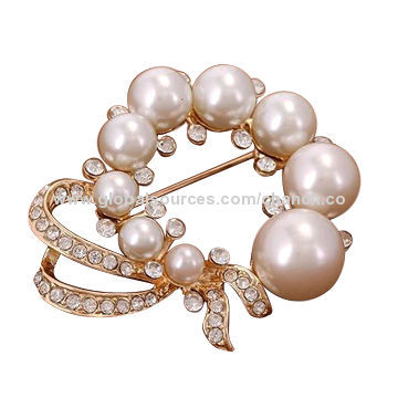 Elegant Alloy Metal Brooches with Shiny Crystals and Pearls, Customized Designs are Accepted