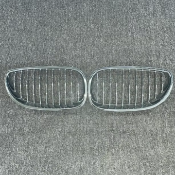 Dla BMW E60 E61 Przednia kratka Chrome 51137065701 51137065702