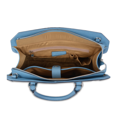 Large-capacity commuter bag for meeting customers