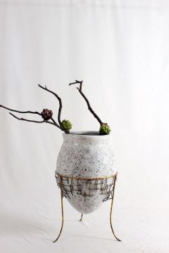 Modern Style Home Decoration Pieces , White Mable Vase For Ktv , Bar