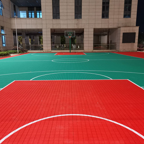 Outdoor-Basketballplatz --- ineinandergreifende Sportboden
