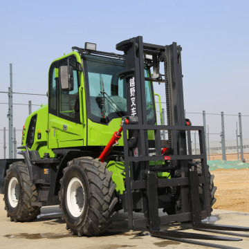ISO EPA CE-zertifizierte 3-3,5 Tonnen Offroad-Gabelstapler mit einem Vier-in-Eins-Eimer für den gesamten Geländegebrauch