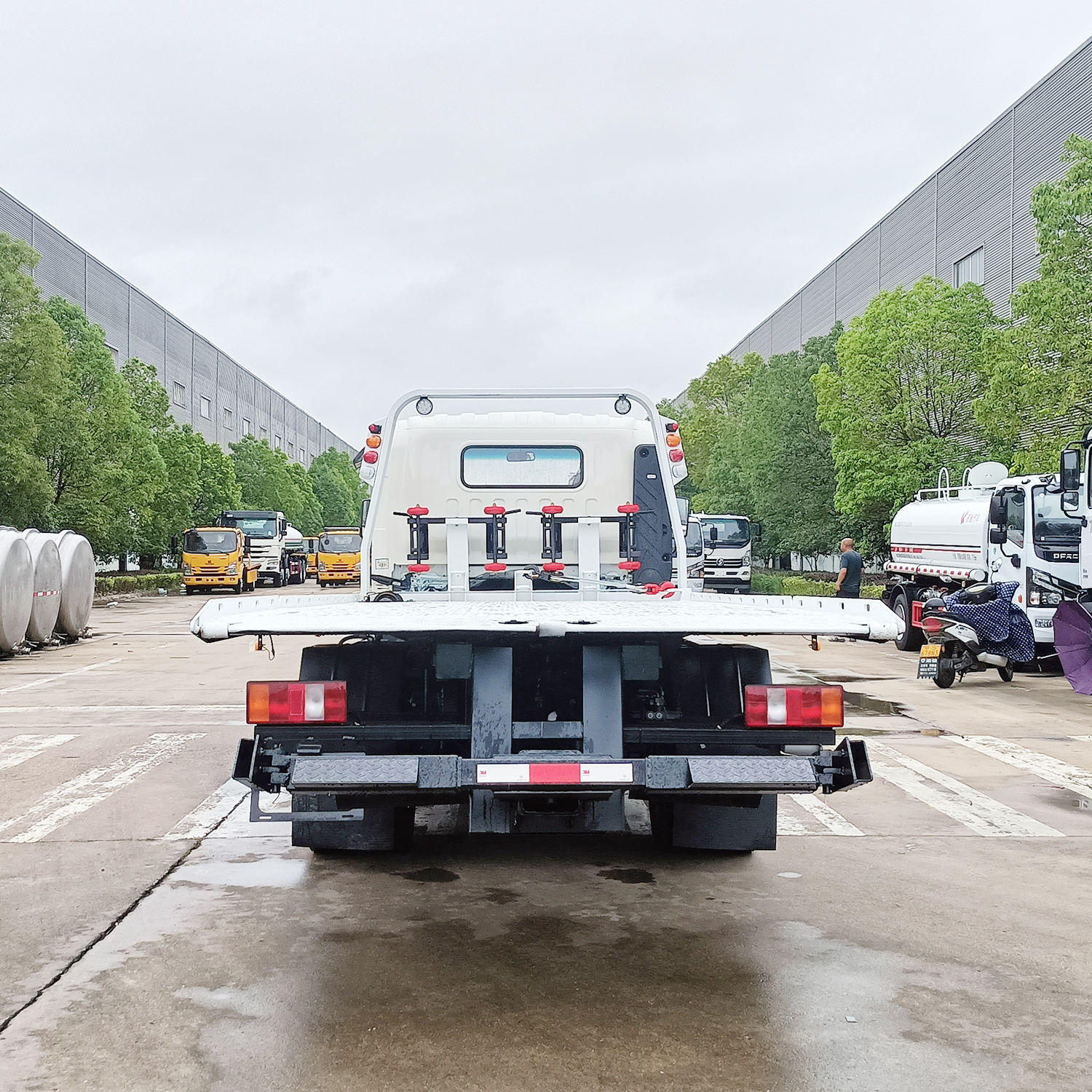 High-performance flatbed tow truck for quick road clearance