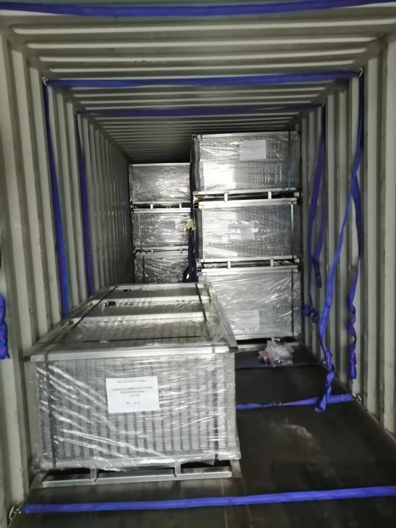 welded mesh panel loading