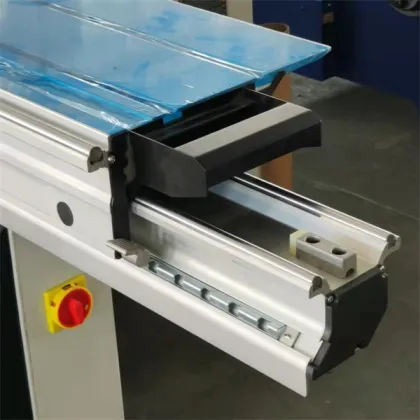 China Woodworking Machinery: Sliding Table Saw Machine
