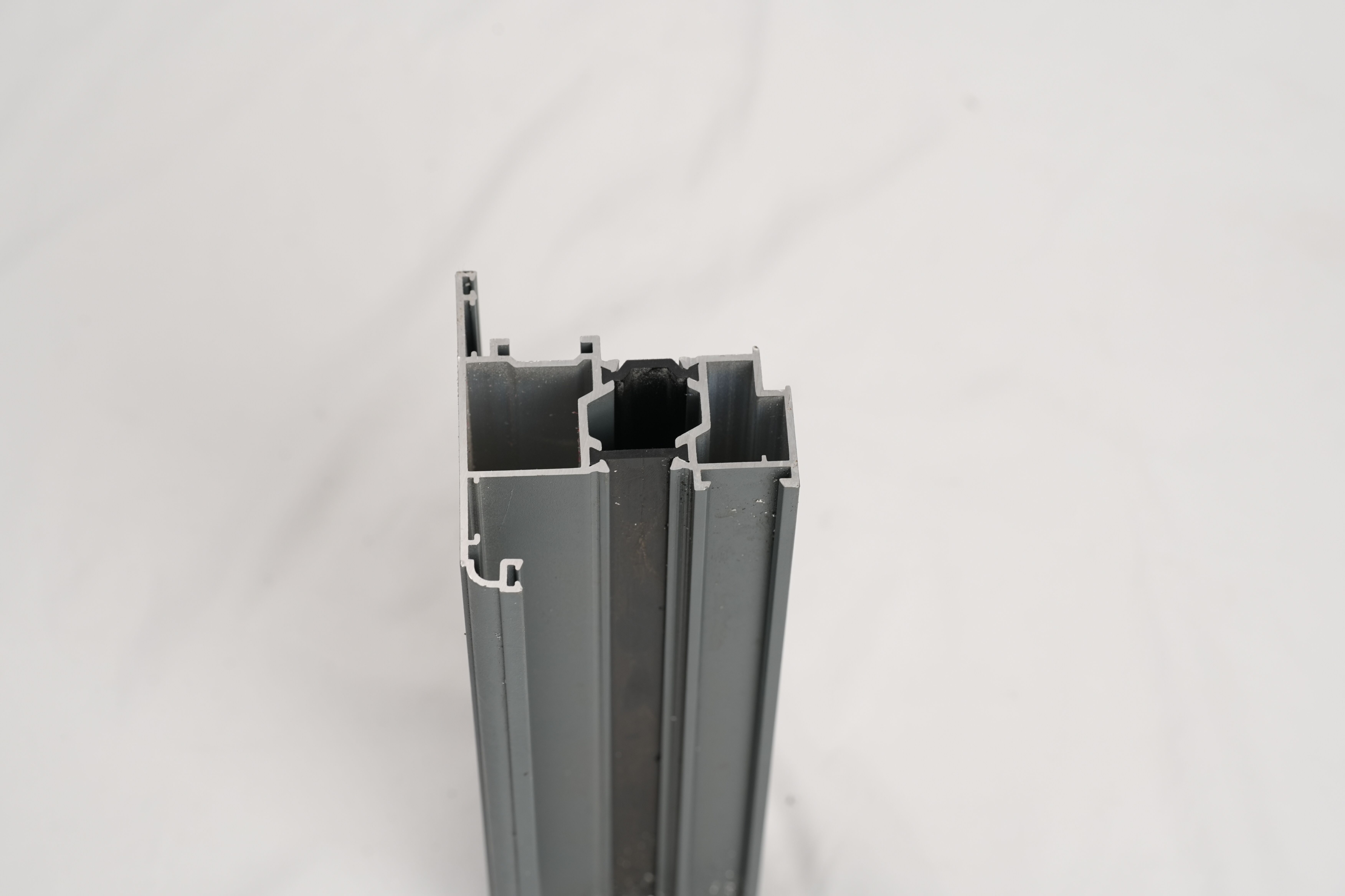 Thermal insulation profiles