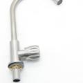 Modern Bathroom Gold Single Handle Deck Mounted Swan Tap ก๊อกผสมอ่างล้างหน้าแบบร้อนเย็น