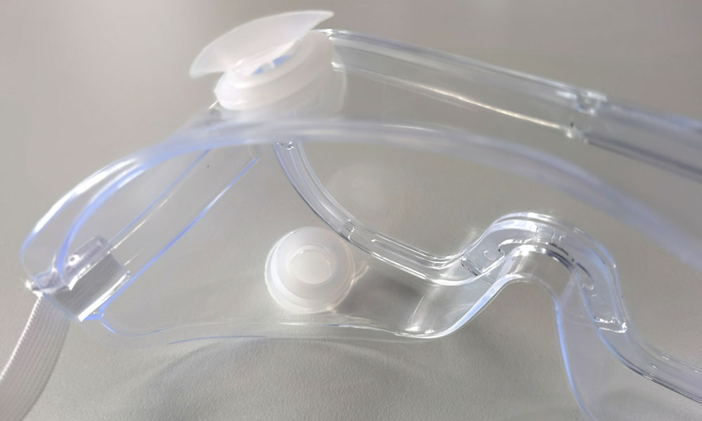 Medical goggles to prevent saliva from splashing
